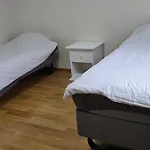 Huoneisto Zoneb For One To Five Persons And 20min By Train From Airport And Helsinki And One Car Park *
