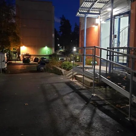 Zoneb For One To Five Persons And 20min By Train From Airport And Helsinki And One Car Park Daire *