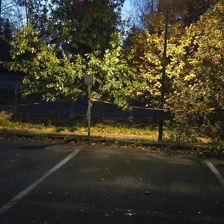 Zoneb For One To Five Persons And 20min By Train From Airport And Helsinki And One Car Park Apartment *