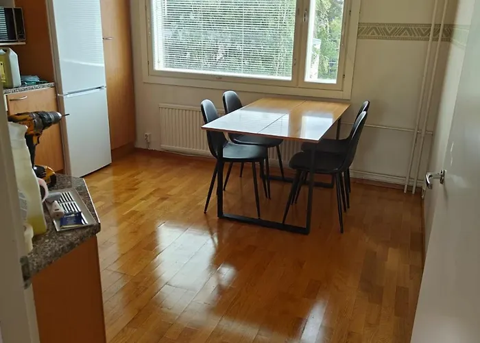 Zoneb For One To Five Persons And 20min By Train From Airport And Helsinki And One Car Park Daire *