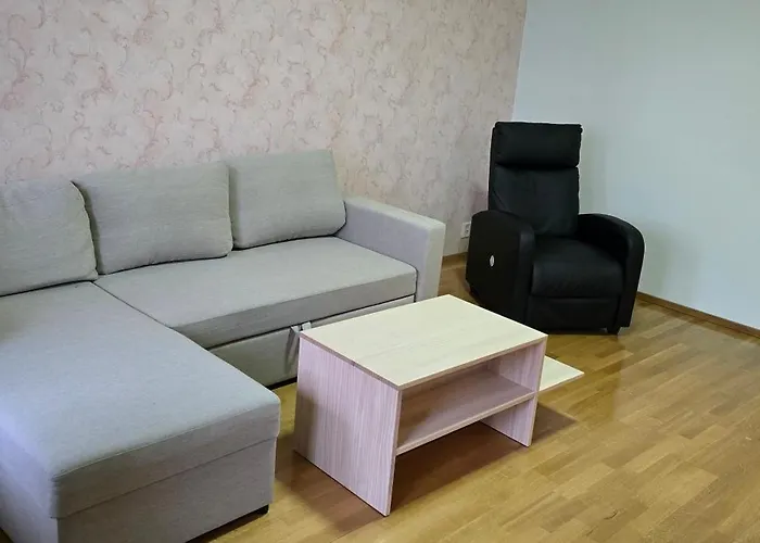 Zoneb For One To Five Persons And 20min By Train From Airport And Helsinki And One Car Park