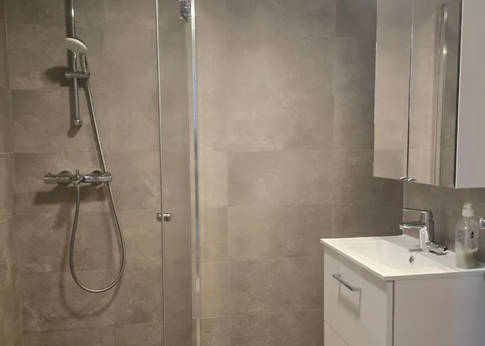 Zoneb For One To Five Persons And 20min By Train From Airport And Helsinki And One Car Park Daire Vantaa